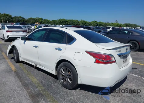 2015 Nissan Altima 2.5 S z USA, uszkodzony, nr VIN 1N4AL3AP8FC212909